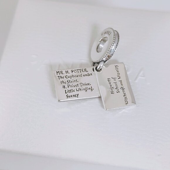 Pandora Harry Potter, Hogwarts Acceptance Letter Dangle Charm - Picture 2 of 6